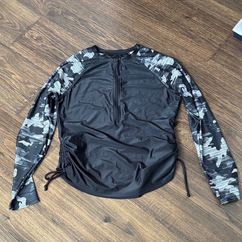 Free Country Black and Gray Women's Swim Top/sun spf shirt